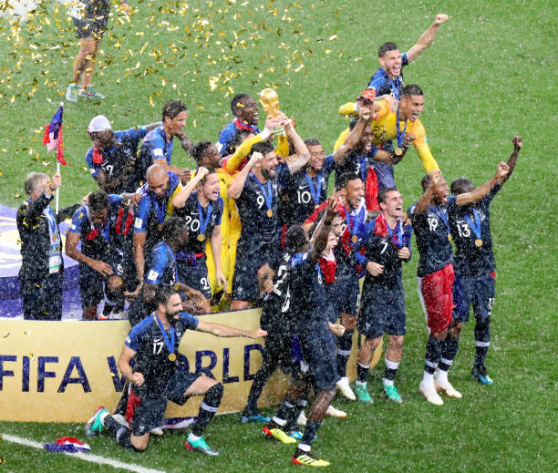 琼斯目前面 琼斯目前面